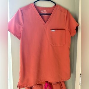 FIGS- Caterina one-pocket Scrub Top Terracotta